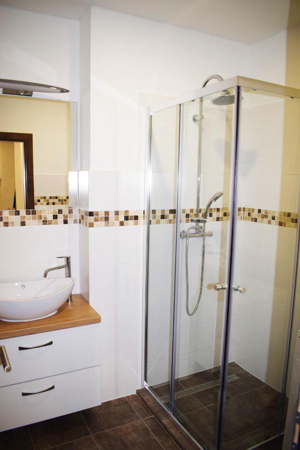 Center City Apartment II Нітра Екстер'єр фото