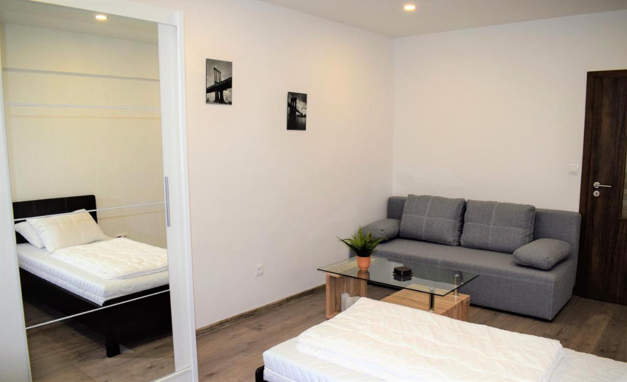 Center City Apartment II Нітра Екстер'єр фото