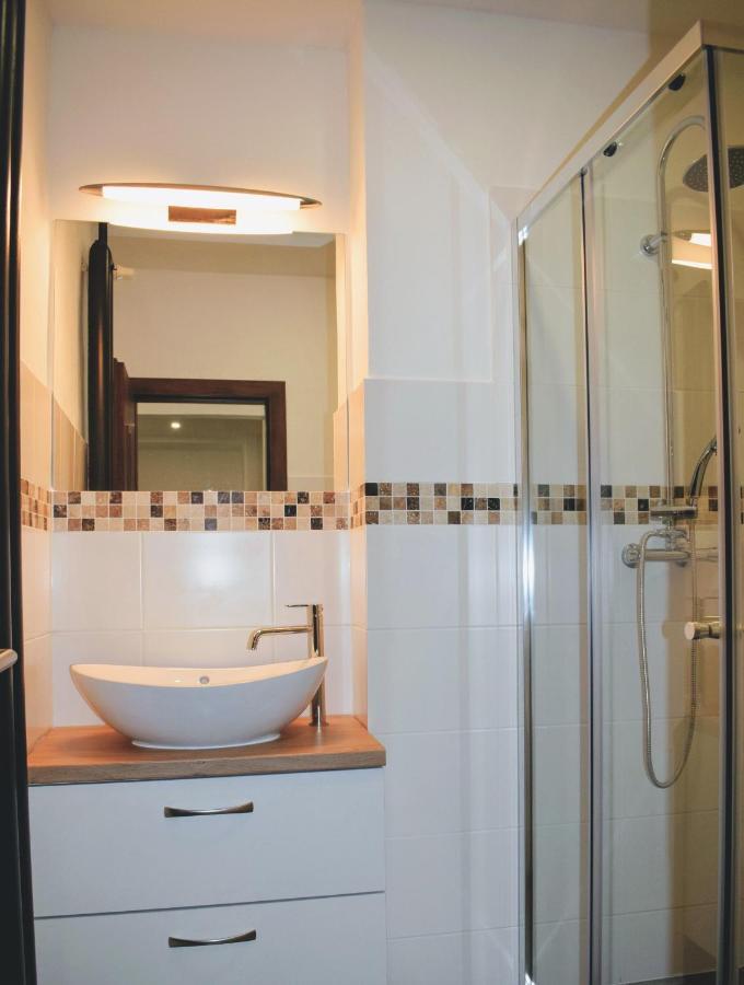 Center City Apartment II Нітра Екстер'єр фото